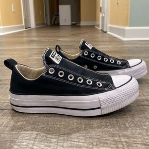 EUC!! Women’s Platform Converse in Black